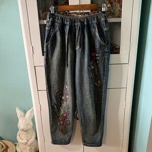 Aitailan jr sz L Embroidered Blue Jeans euc Distressed